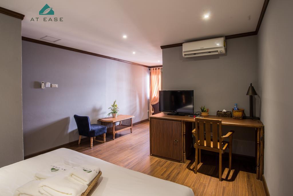 At Ease Bijou Hotel Чиангмай Стая снимка