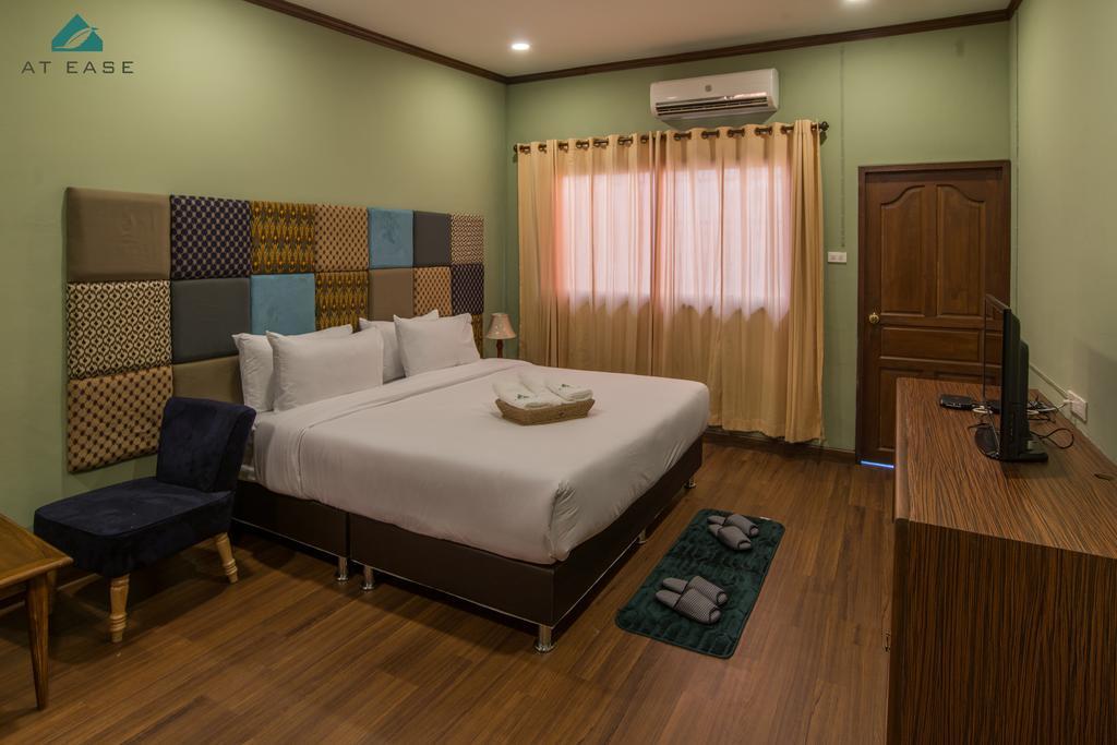 At Ease Bijou Hotel Чиангмай Стая снимка