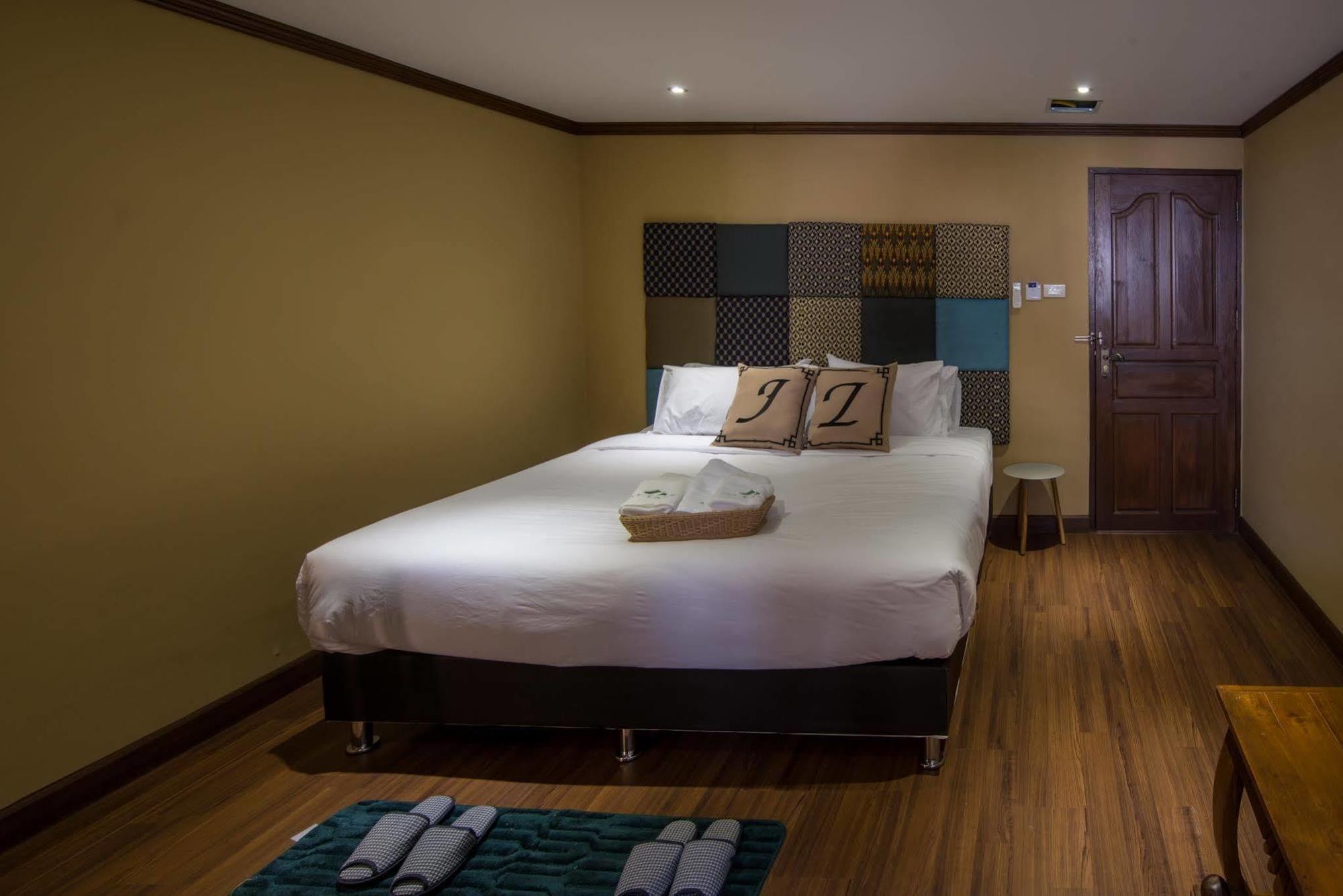 At Ease Bijou Hotel Чиангмай Екстериор снимка