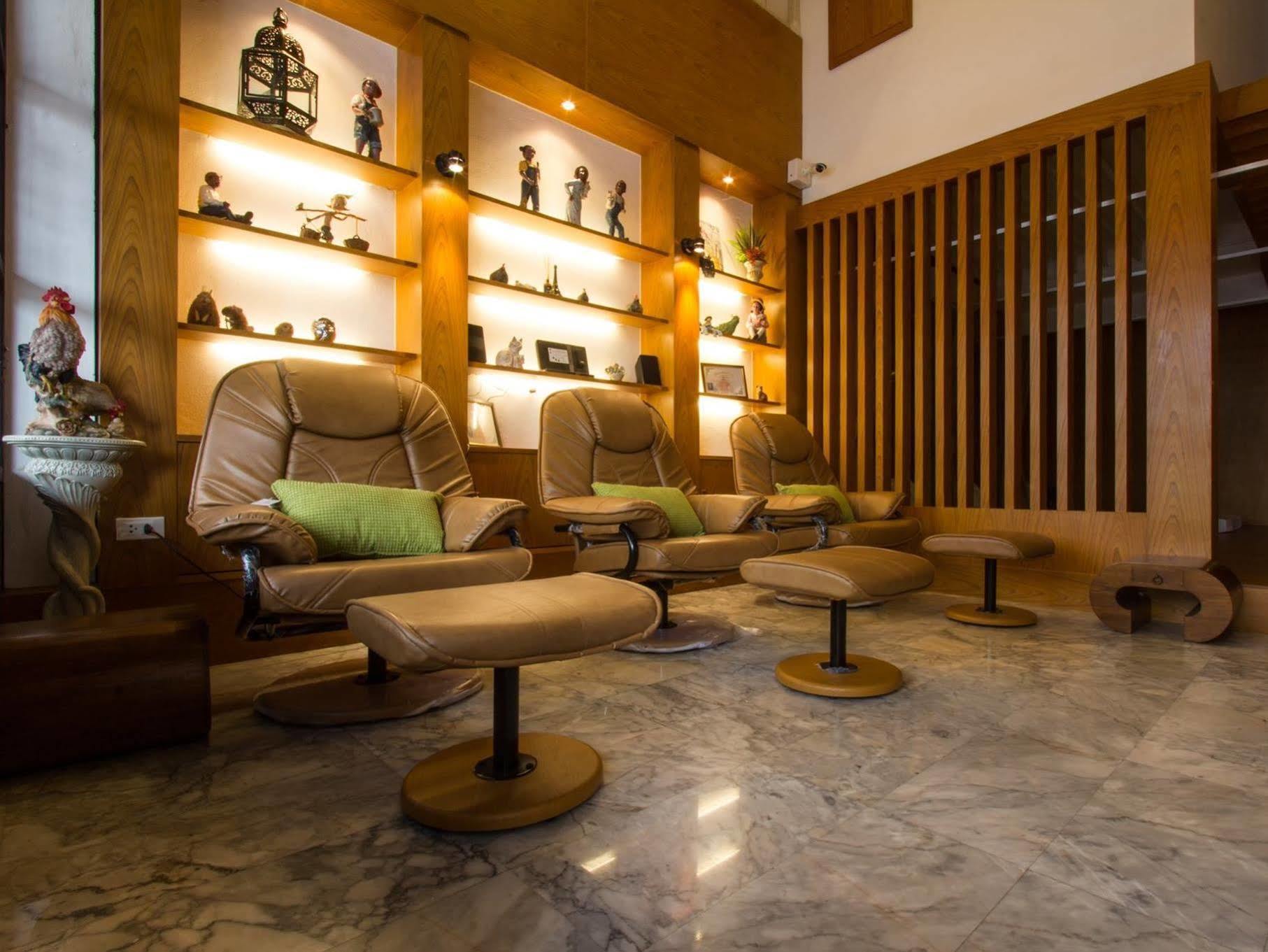 At Ease Bijou Hotel Чиангмай Екстериор снимка